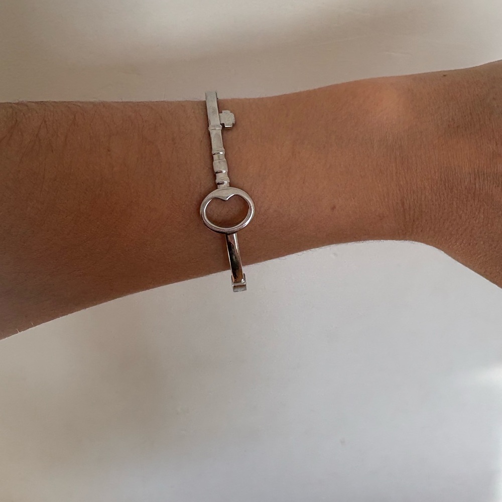 Elegant Silver Key Bracelet Fossil